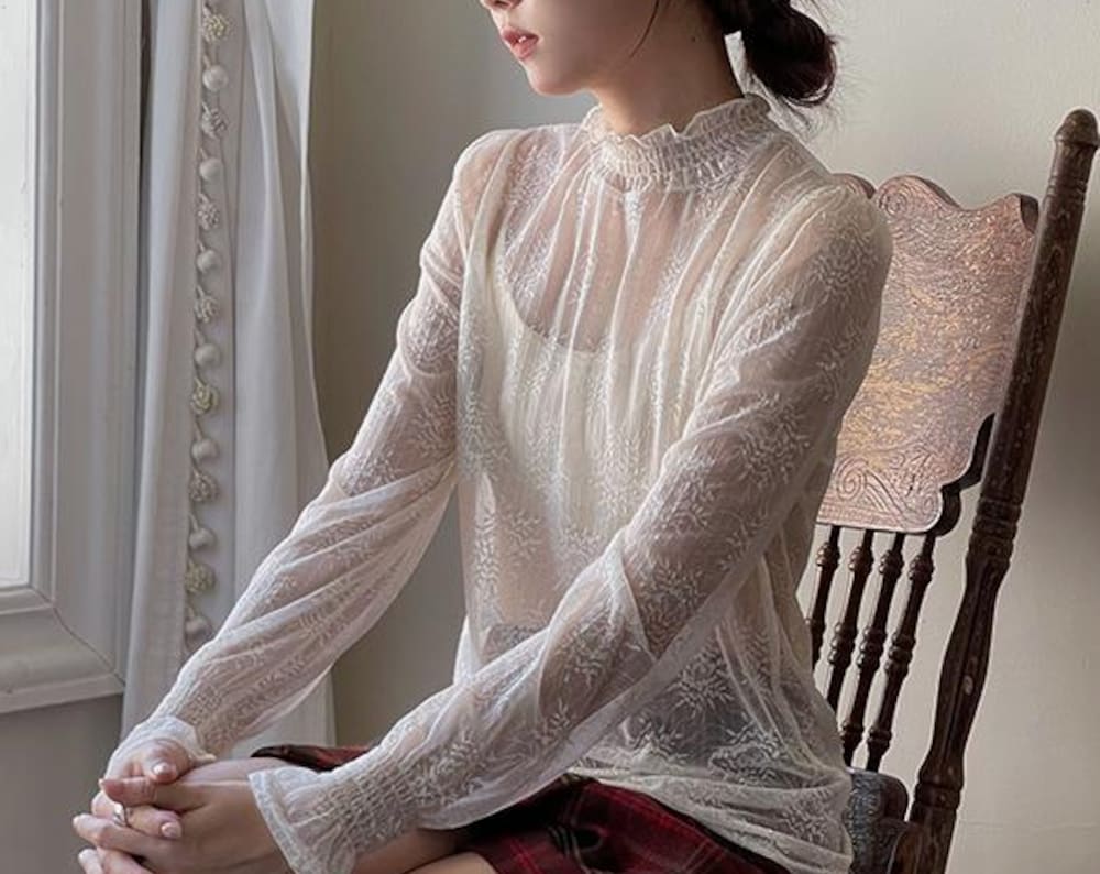 Floral Lace Half-neck Blouse