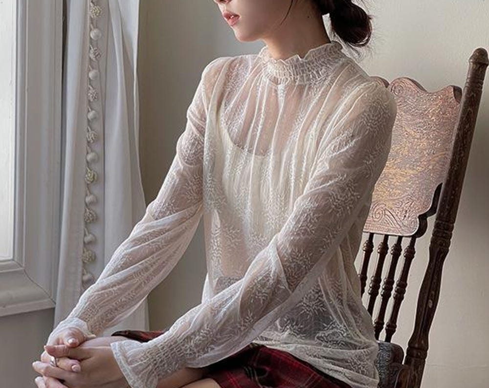 Floral Lace Half-neck Blouse